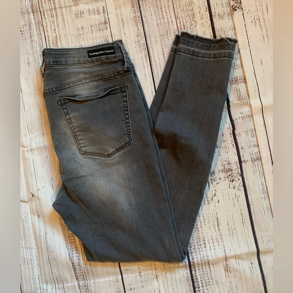 Umgee gray pants. Raw hem. Size 29. - Picture 2 of 10